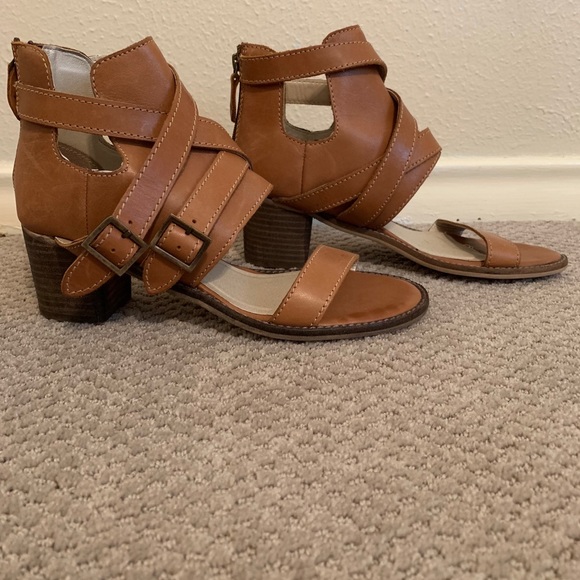 Kelsi Dagger Sandals - Picture 2 of 6